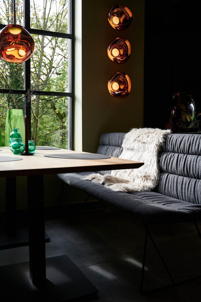 raumideen Restaurant Fetter Förster mit Lampen von Tom Dixon