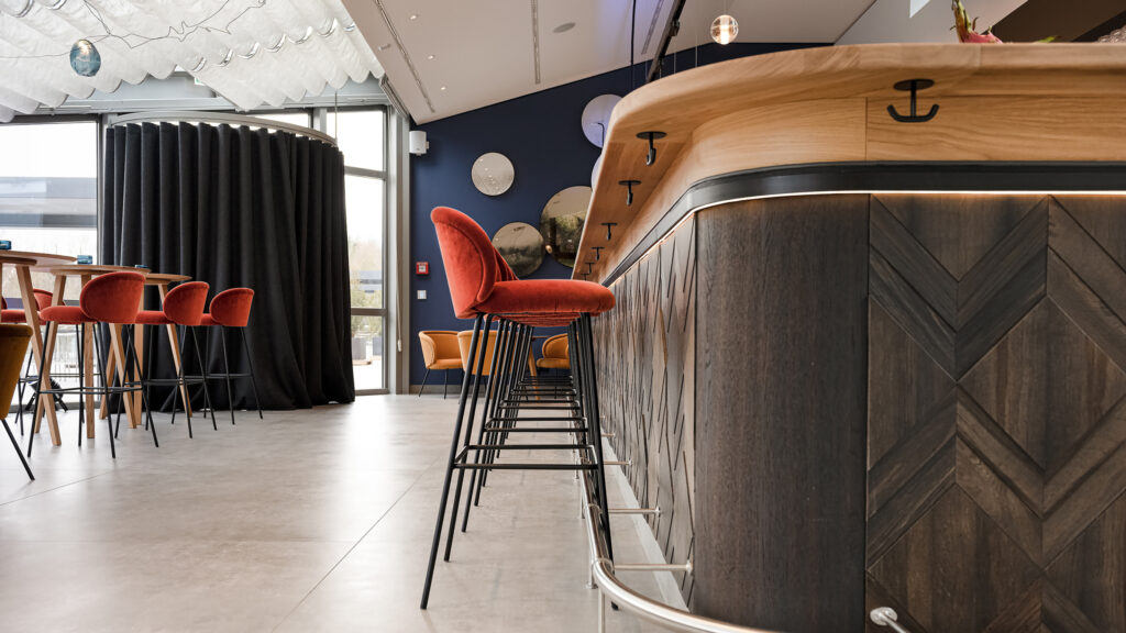 Innenraumansicht der Bar Blaue Eule im Iserlohner Hotel VierJahreszeiten