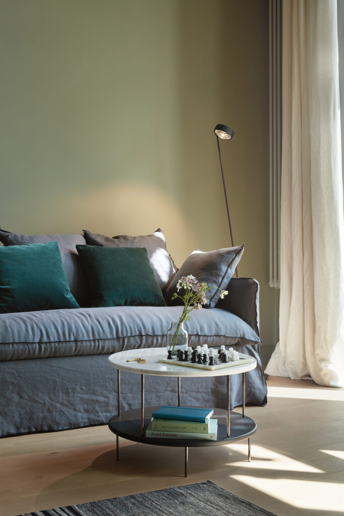 Stilwerkhotels Heimhude Zimmer 17 Sofa: Gervasoni Leuchte: occhio c stilwerk Foto: T. Baermann