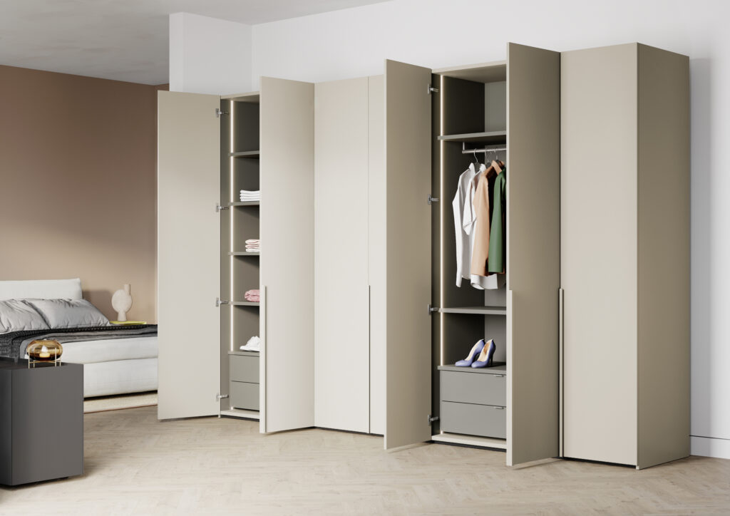 Schrank intaro von interlübke mit offenen Türen in der Farbe alabaster