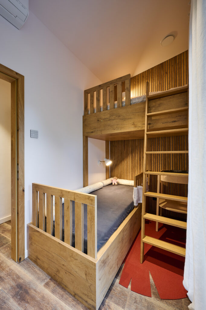 Maßanfertigung Hochbett Kinderschlafzimmer