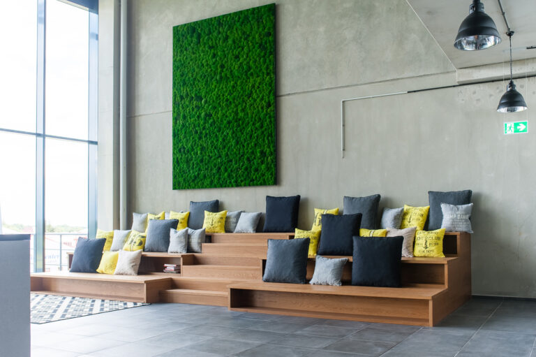 Journalbild-Freund-Greenhill-Moosbild-vertical-garden